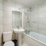 Modern 3-bedroom In Leeds Centre - Sleeps 6 Apartment