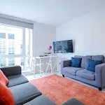 Apartment Modern 3-bedroom In Leeds Centre - Sleeps 6 Elland