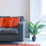 Modern 3-bedroom In Leeds Centre - Sleeps 6 Elland