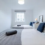 Modern 3-bedroom In Leeds Centre - Sleeps 6 Apartment Elland