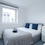 Modern 3-bedroom In Leeds Centre - Sleeps 6 Apartment