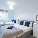 Apartment Modern 3-bedroom In Leeds Centre - Sleeps 6 *