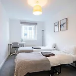 Modern 3-bedroom In Leeds Centre - Sleeps 6