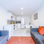 Modern 3-bedroom In Leeds Centre - Sleeps 6