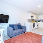Modern 3-bedroom In Leeds Centre - Sleeps 6 Apartment