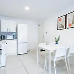 Modern 3-bedroom In Leeds Centre - Sleeps 6 Elland
