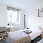 Modern 3-bedroom In Leeds Centre - Sleeps 6 Apartment
