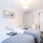 Modern 3-bedroom In Leeds Centre - Sleeps 6
