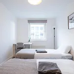Modern 3-bedroom In Leeds Centre - Sleeps 6