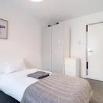 Apartment Modern 3-bedroom In Leeds Centre - Sleeps 6