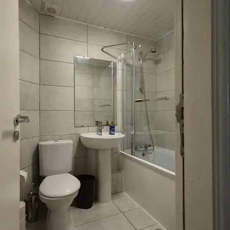 Bright 3-bed Flat By & Centre * Leeds