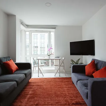 Bright 3-bed Flat By & Centre 利兹