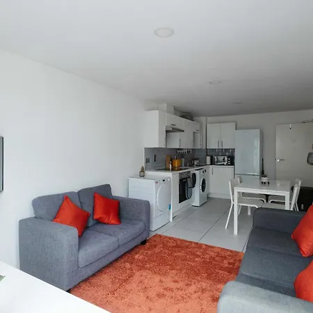 Bright 3-bed Flat By & Centre * 利兹