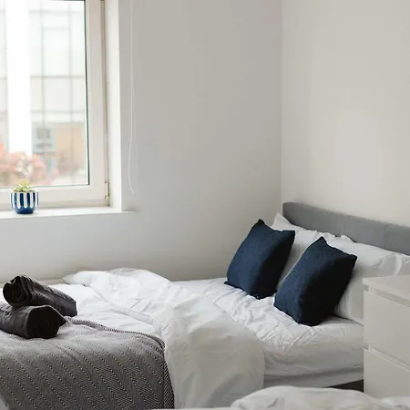 Bright 3-bed Flat By & Centre 公寓 利兹