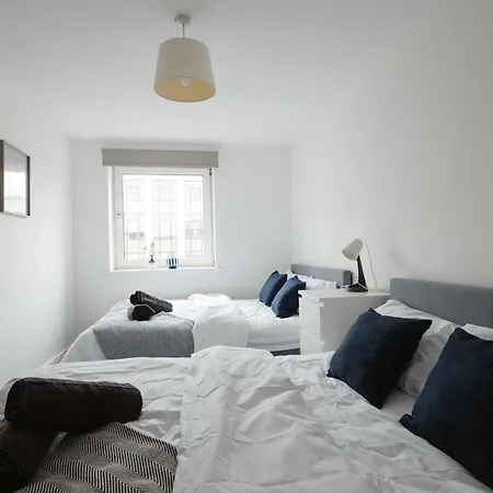 Bright 3-bed Flat By & Centre * Leeds