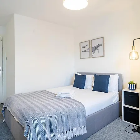 Modern 3-bedroom In Leeds Centre - Sleeps 6 Apartment