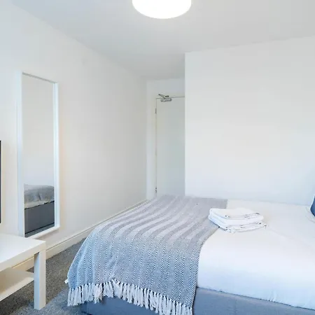 Modern 3-bedroom In Leeds Centre - Sleeps 6