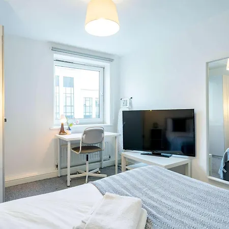 Апартаменты Modern 3-bedroom In Leeds Centre - Sleeps 6