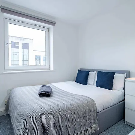 Modern 3-bedroom In Leeds Centre - Sleeps 6 Апартаменты