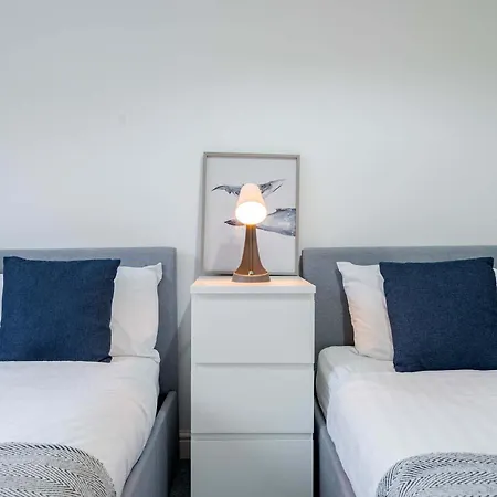 Апартаменты Modern 3-bedroom In Leeds Centre - Sleeps 6 Elland
