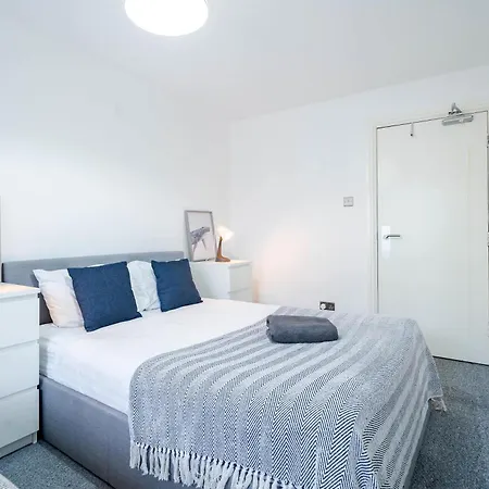 Апартаменты Modern 3-bedroom In Leeds Centre - Sleeps 6