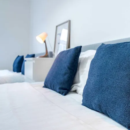 Апартаменты Modern 3-bedroom In Leeds Centre - Sleeps 6