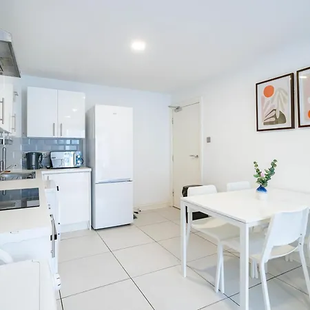 Modern 3-bedroom In Leeds Centre - Sleeps 6 Apartman