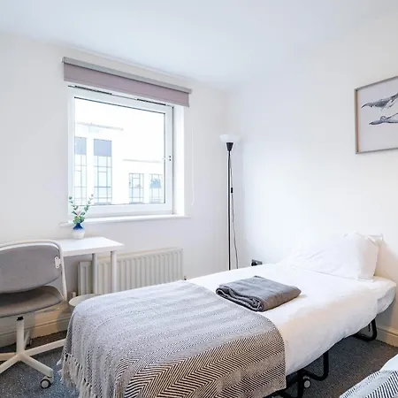 Modern 3-bedroom In Leeds Centre - Sleeps 6 Apartman