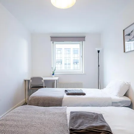 Modern 3-bedroom In Leeds Centre - Sleeps 6
