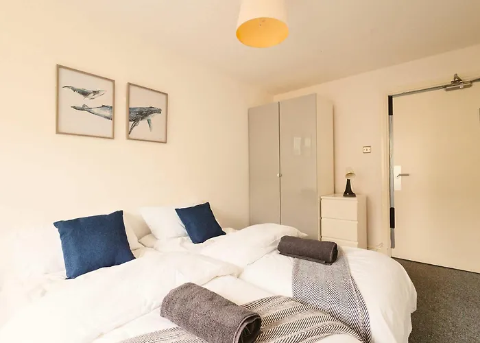 Modern 3-bedroom In Leeds Centre - Sleeps 6 Apartment