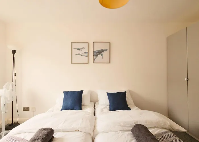 Modern 3-bedroom In Leeds Centre - Sleeps 6