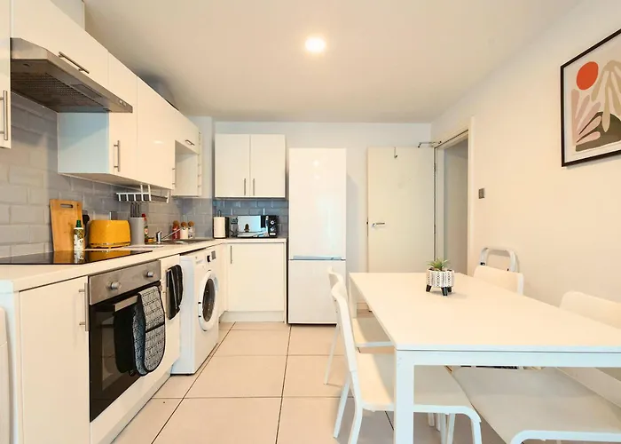 Modern 3-bedroom In Leeds Centre - Sleeps 6 Apartment