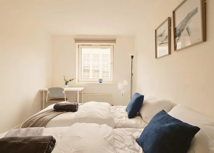 Modern 3-bedroom In Leeds Centre - Sleeps 6 Apartment