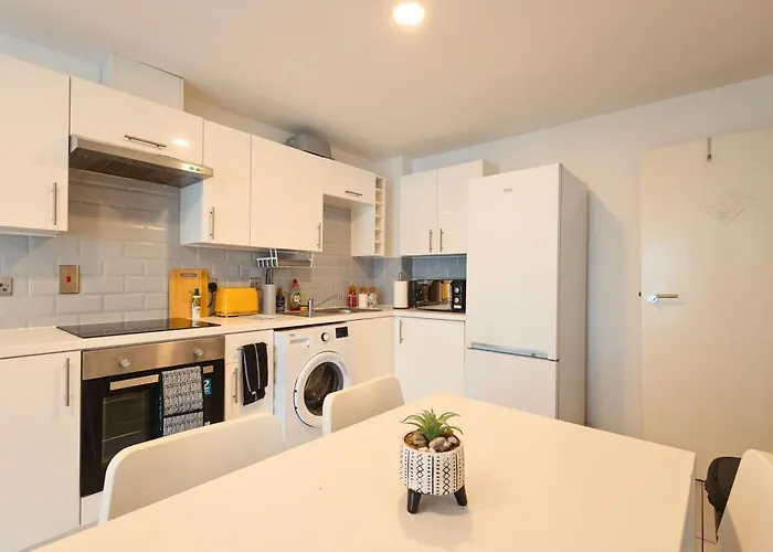 Modern 3-bedroom In Leeds Centre - Sleeps 6