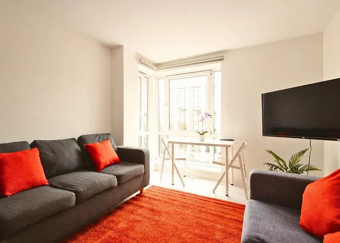 Apartment Modern 3-bedroom In Leeds Centre - Sleeps 6 *