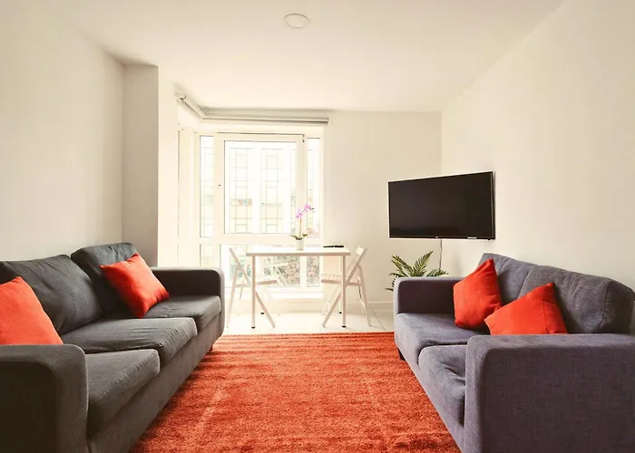 Modern 3-bedroom In Leeds Centre - Sleeps 6 *