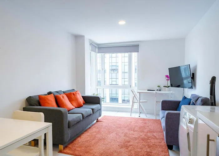 Modern 3-bedroom In Leeds Centre - Sleeps 6 * Elland