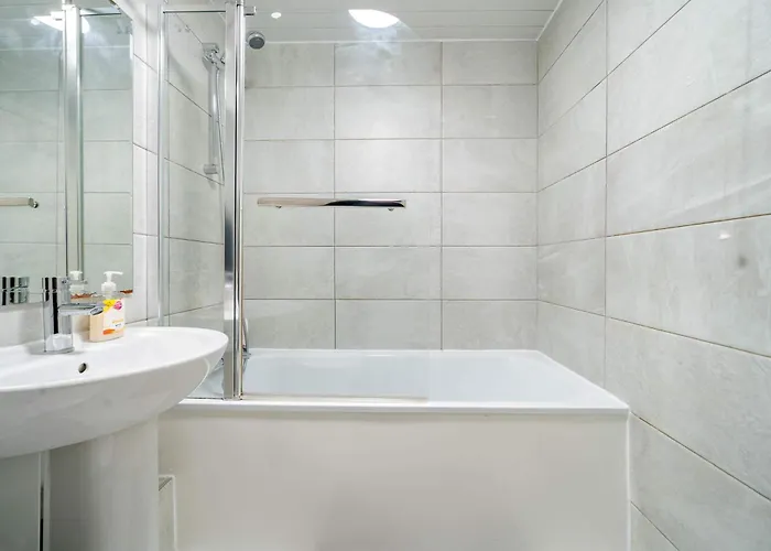 Appartement Modern 3-bedroom In Leeds Centre - Sleeps 6 *