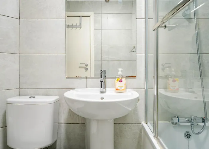 Modern 3-bedroom In Leeds Centre - Sleeps 6 Apartment Elland