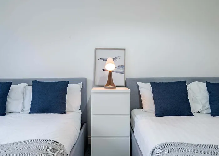 Apartment Modern 3-bedroom In Leeds Centre - Sleeps 6 Elland