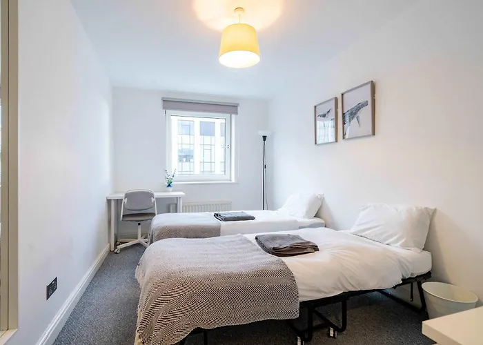 Modern 3-bedroom In Leeds Centre - Sleeps 6