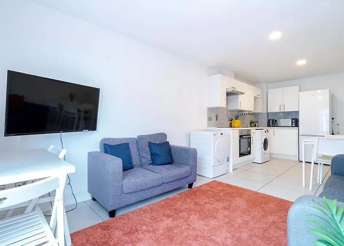 Modern 3-bedroom In Leeds Centre - Sleeps 6 Apartment