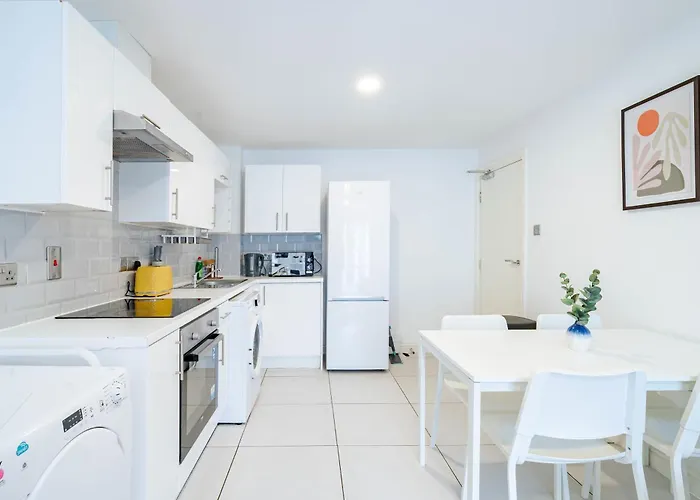 Apartment Modern 3-bedroom In Leeds Centre - Sleeps 6 Elland