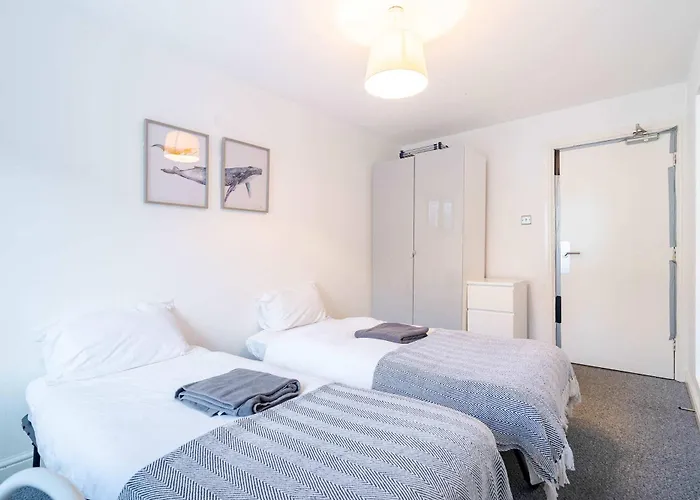 Modern 3-bedroom In Leeds Centre - Sleeps 6
