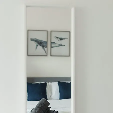 Bright 3-bed Flat By & Centre * Leeds (West Yorkshire)