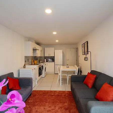 Bright 3-bed Flat By & Centre Apartment Leeds (West Yorkshire)