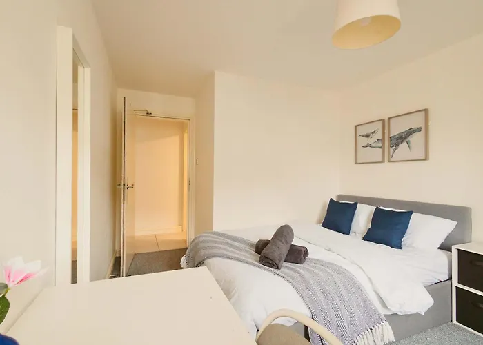 Daire Modern 3-bedroom In Leeds Centre - Sleeps 6 *
