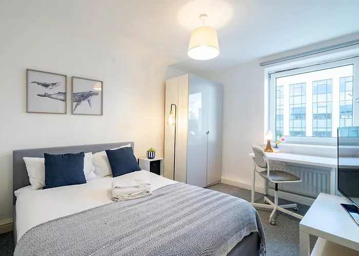 Daire Modern 3-bedroom In Leeds Centre - Sleeps 6 *