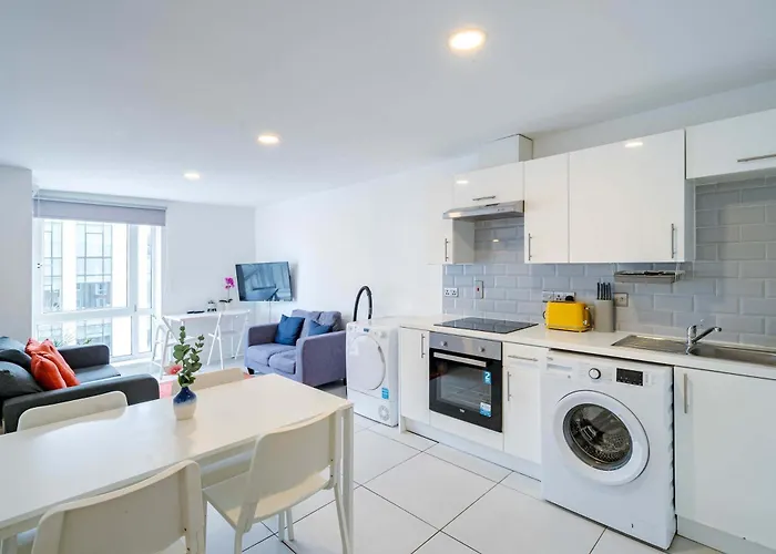 Modern 3-bedroom In Leeds Centre - Sleeps 6 * Elland