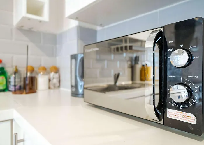 Modern 3-bedroom In Leeds Centre - Sleeps 6 Elland